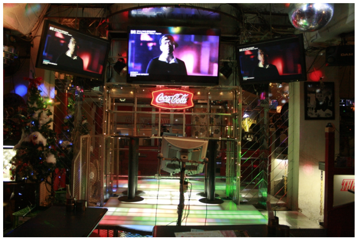 ステージで歌えばカラオケ代無料